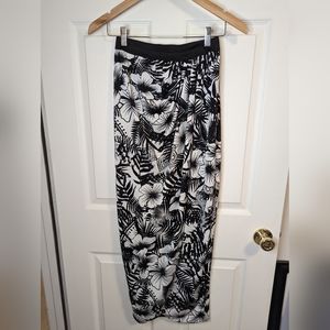 Living Doll black and white floral faux wrap style skirt size medium